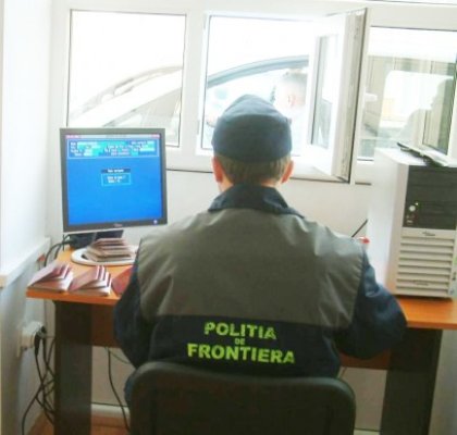 Maşini cu acte false, depistate de poliţiştii de frontieră